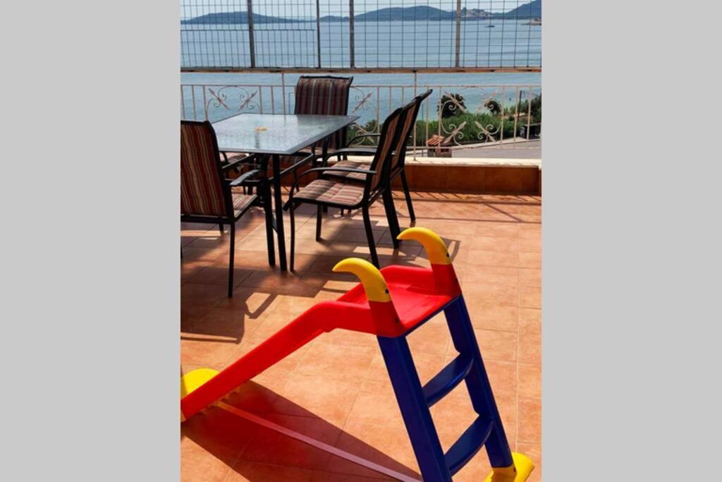 Port View House-Comfy Family Apartment-Panoramic View Néa Péramos Bagian luar foto